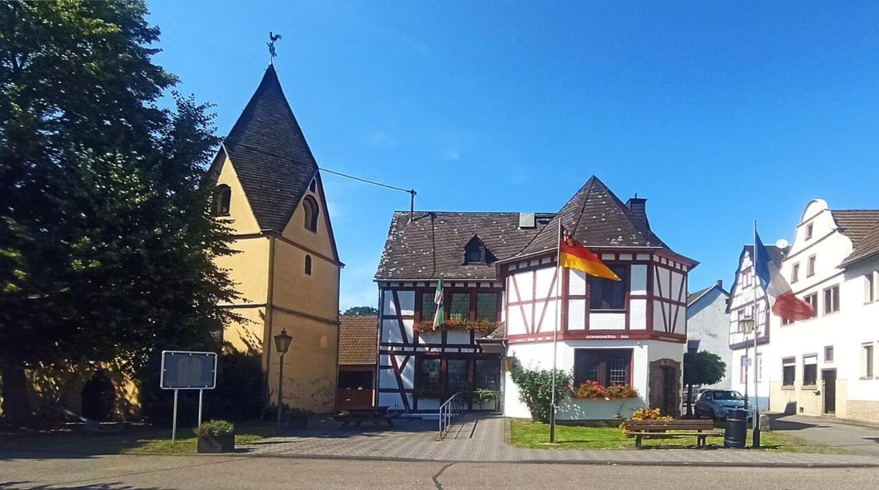 Ferienwohnung Neli Am Rhein Rheinbrohl Buitenkant foto